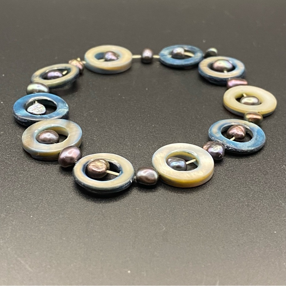 Unique Shell Disc Bracelet - Picture 5 of 5